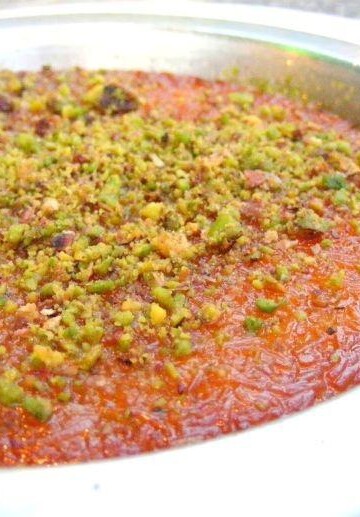 A serving of the Turkish dessert Künefe.