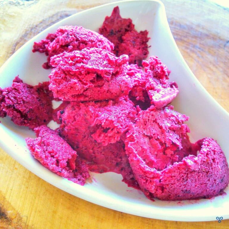 Mulberry frozen yoghurt in a white bowl