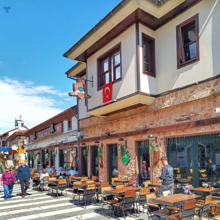 The outside of Dubh Linn Irish Pub, Kaleiçi. Outdoor chairs and tables line the cobbled street.