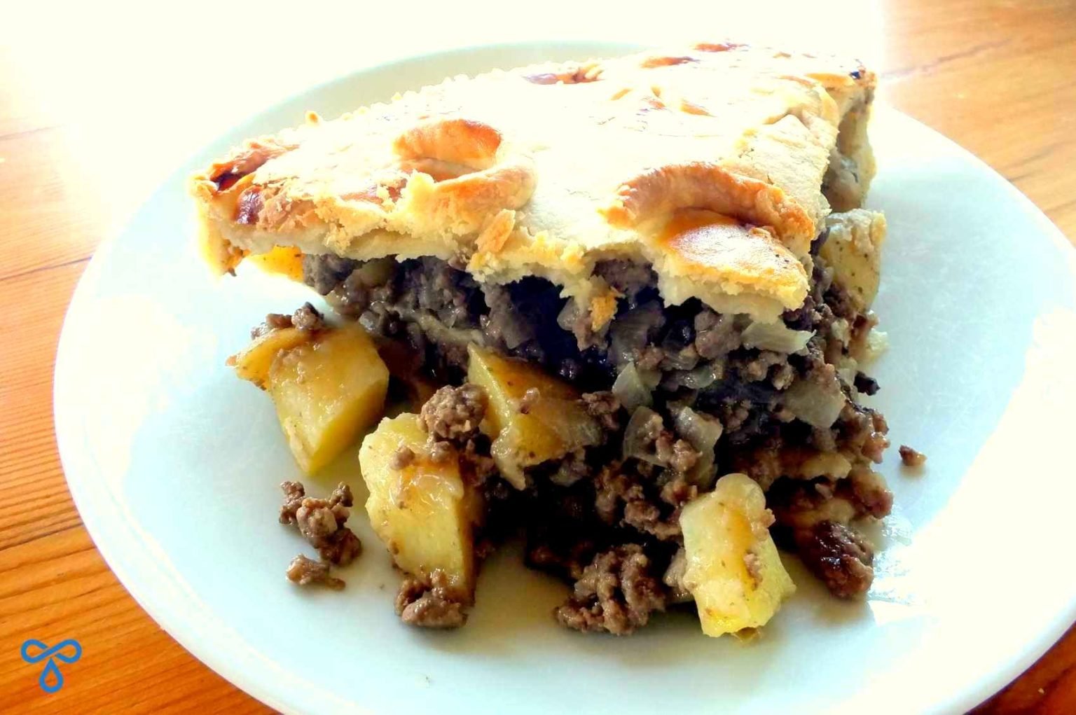 Easy Traditional English Meat & Potato Pie Recipe