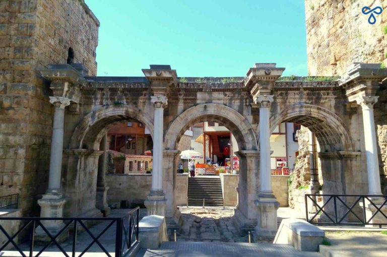 Hadrian's Gate, Antalya