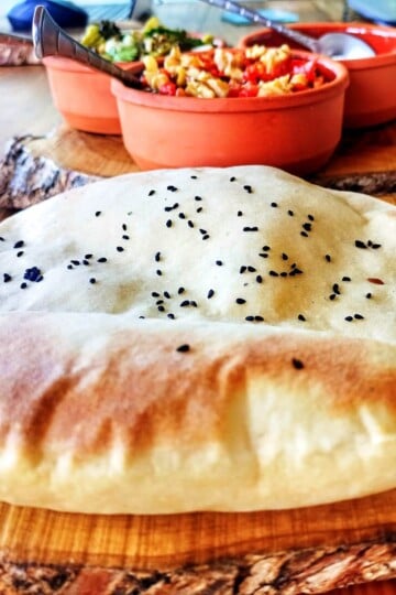Puffy balloon bread with accompaniments