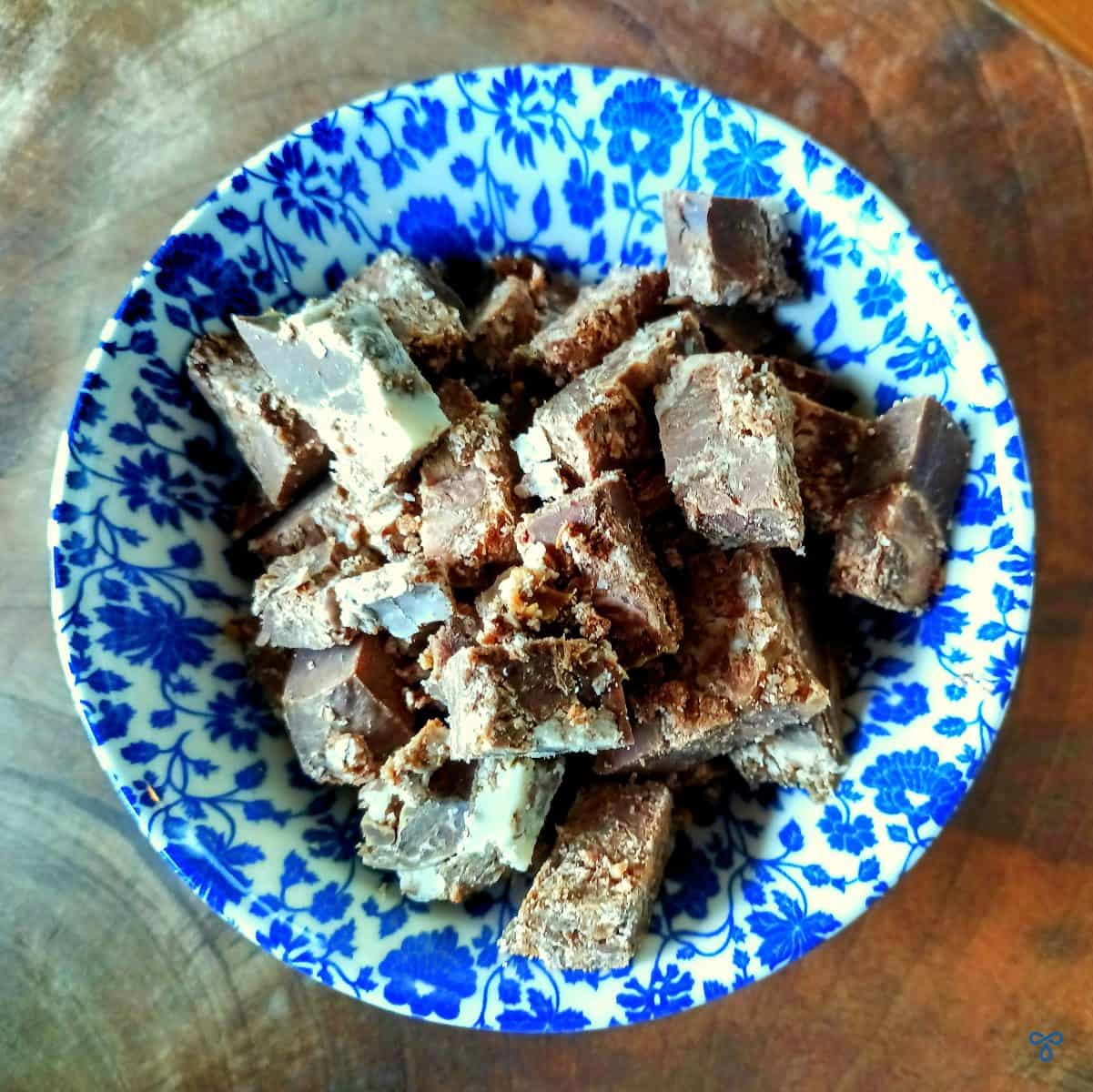 Roughly chopped Turkish kavurma in a small patterned bowl.