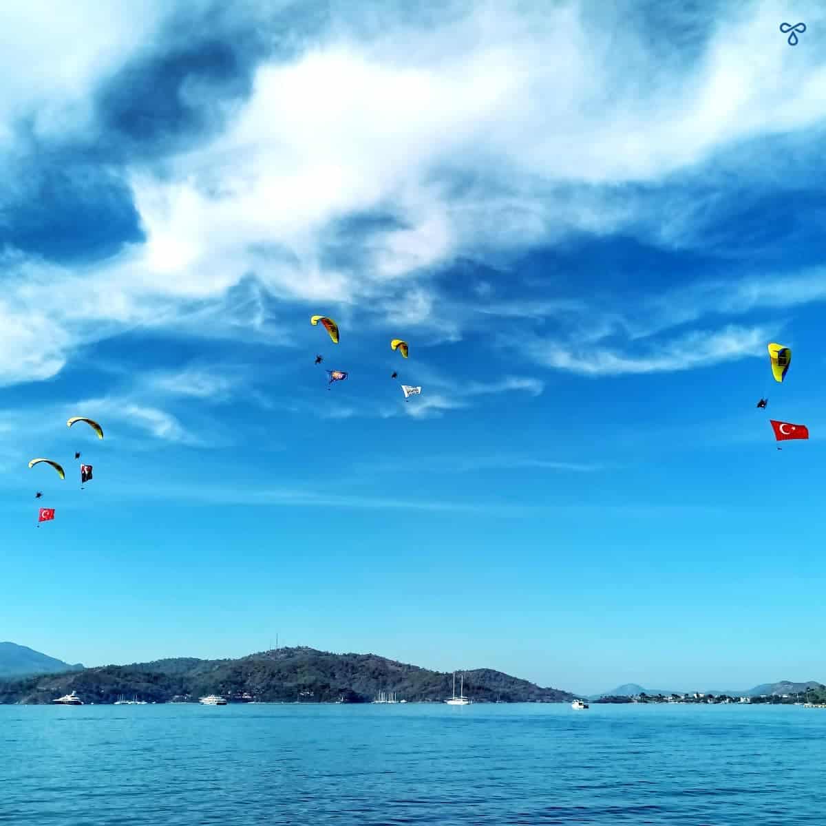 Paramotors in a cloudy sky over the bay in Fethiye.